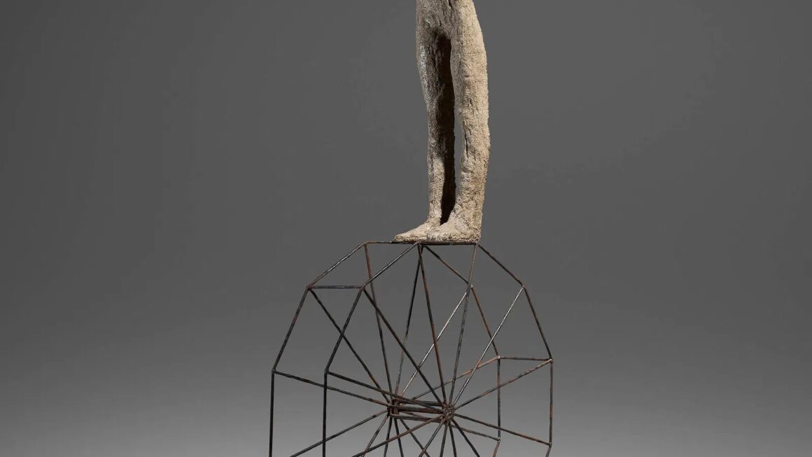 Abakanowicz na aukcji w Los Angeles. 202 cm problemu